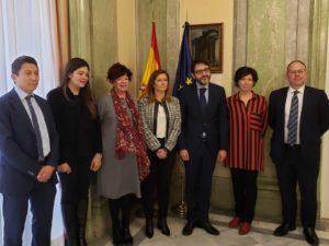 Foto de familia con el secretario de Estado de Justicia